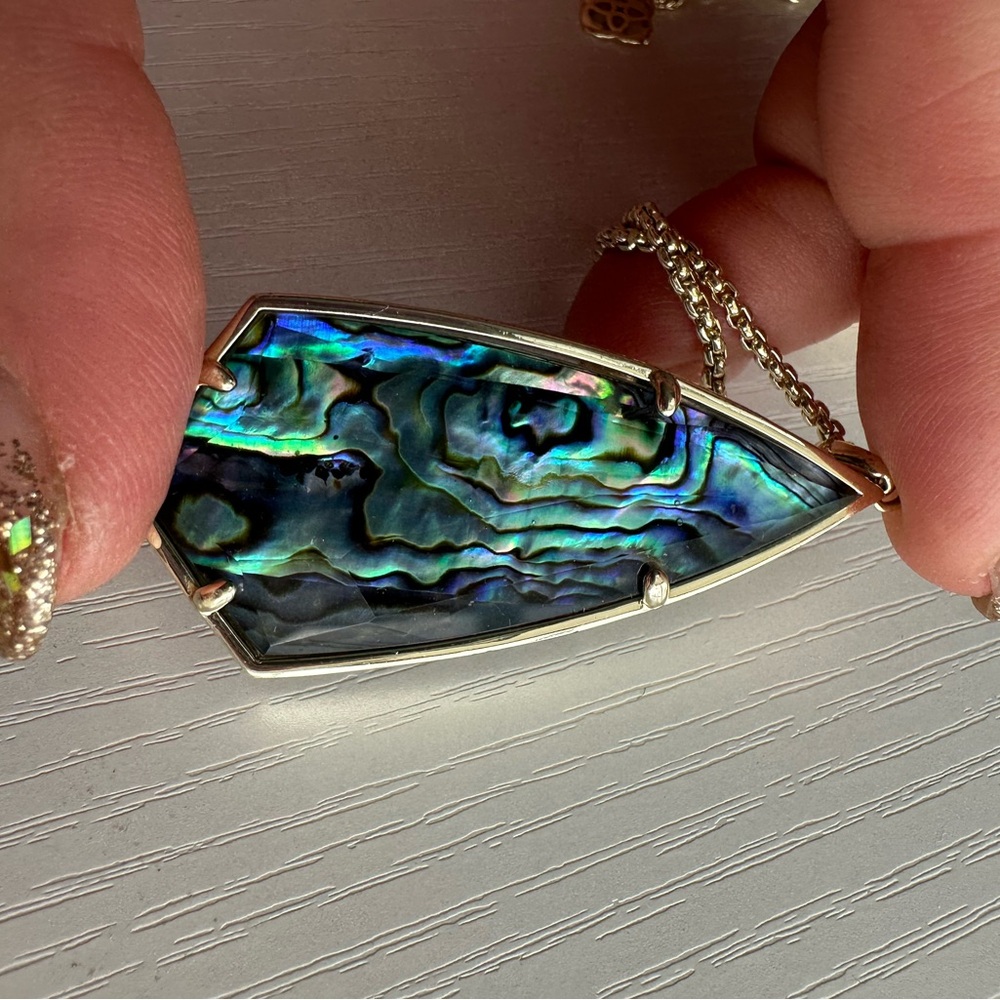 Kendra Scott Elegant Abalone Pendant Necklace